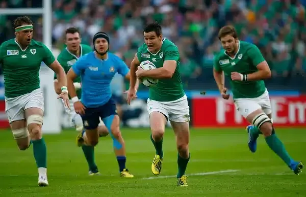 LONDON, ENGLAND - OCTOBER 04: Jonathan Sexton of Ireland makes a break during the 2015 Rugby World Cup Pool D match between Ireland and Italy at the Olympic Stadium on October 4, 2015 in London, United Kingdom. (Photo by Mike Hewitt/Getty Images)