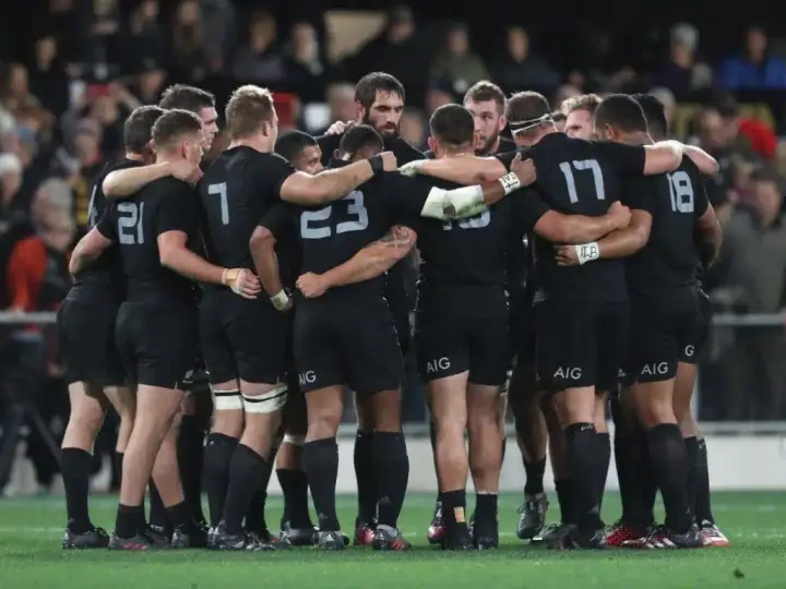 10226666666666666x767 origin 0x0 all blacks huddle 2016