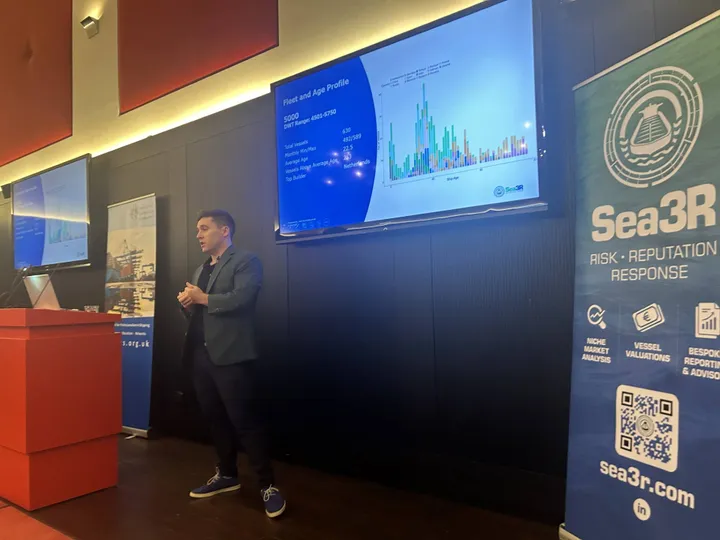 2b5e0bbe-b4e8-422d-bb4b-a2b123ef1dc1