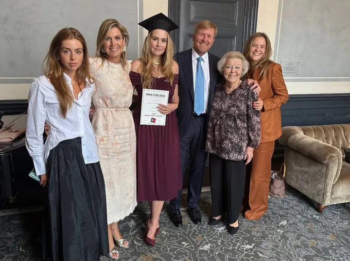 picture_vk_Matcha_Princess_Alexia_steelt_de_show_op_foto_viering_einde_bachelorperiode_Prinses_Amalia