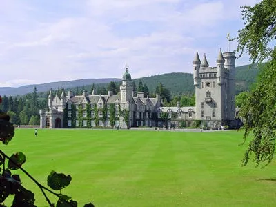 balmoral scotland queen elizabeth and prince philip
