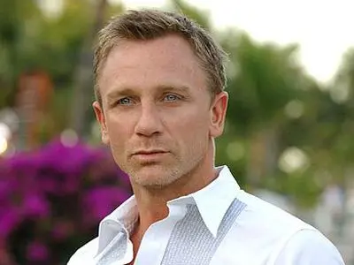 daniel craig or james bond once had to sleep on park benches in london