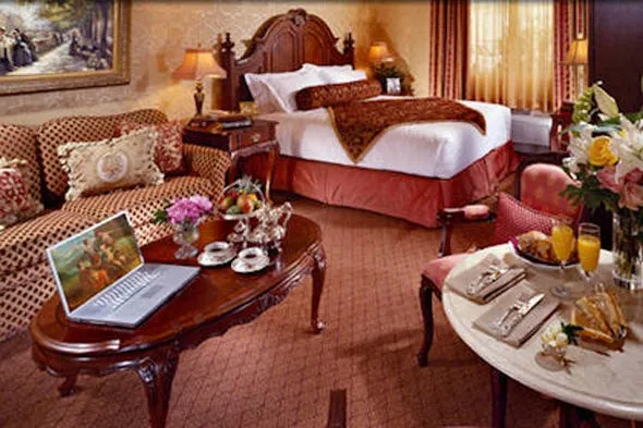 fantasy feast like a king at the ayres hotel in hawaii