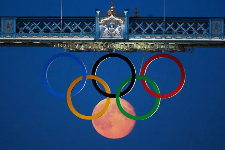 full moon olympic rings london bridge 2012