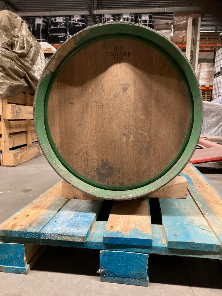 Een van de vaten van BEEK Spirits