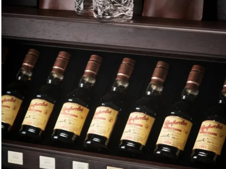 Glenfarclas Family Cask Trunk (1)