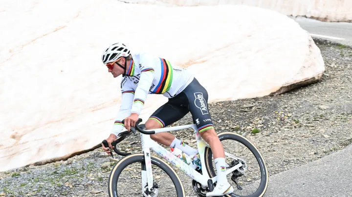 Mathieu van der Poel was niet te stoppen op de kasseien in 2024