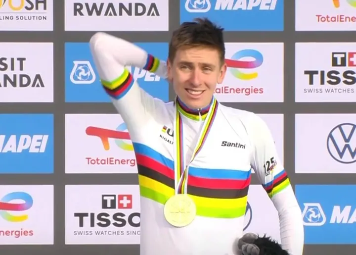 Tadej Pogacar won de wereldbeker in Kigali, met Isaac del Toro als 7e.