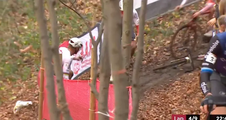 Val van Van der Poel in de Wereldbeker veldrijden in Namen