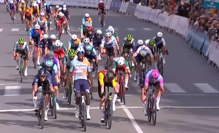 Biniam Girmay wint de Clásica de Almería 2026