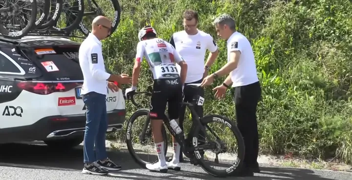 Val van Isaac del Toro in Ronde van Baskenland 2026 etappe 3