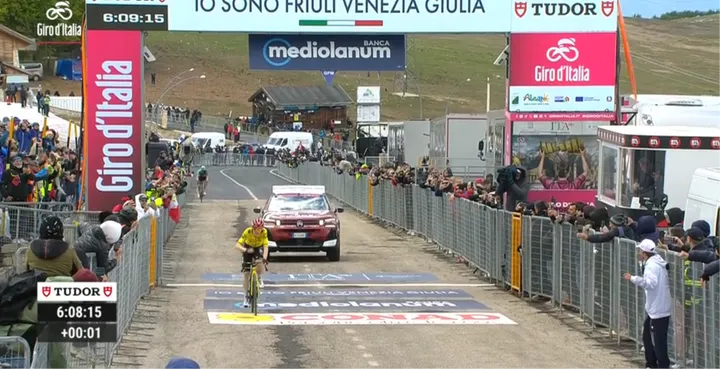 Jonas Vingegaard wint etappe 7 van de Giro d'Italia 2026