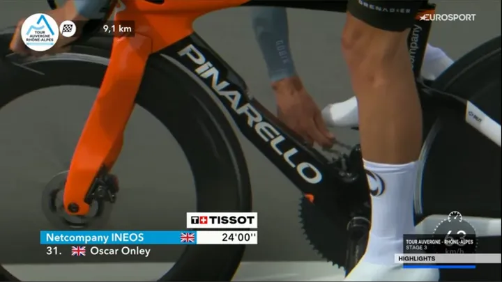 Oscar Onley liet de ketting vallen, wat de ploeg kostbare tijd kostte.