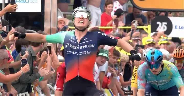 Olav Kooij verliet Visma om de kans te krijgen de Tour de France te rijden, en bij zijn eerste mogelijkheid liet de Nederlander zien waarom. Hij liet geen twijfel over zijn klasse en sprintte naar een overtuigende zege in etappe 5.