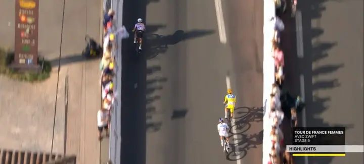 De vroege sprint van Katarzyna Niewiadoma scheelde weinig of ze had de etappe gewonnen