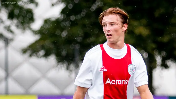 Julian Brandes is één van de talenten die bij Ajax in hetzelfde schuitje zit als Prince Aning.