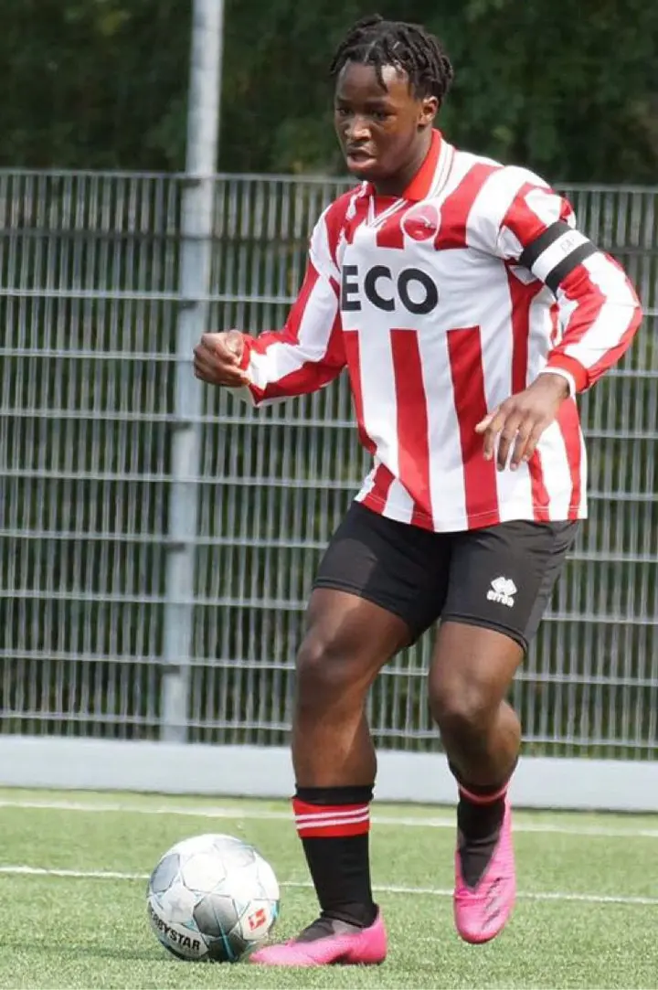 Jaynilson Geoffery maakte dit seizoen als buitenspeler al twintig doelpunten voor Alphense Boys O17.