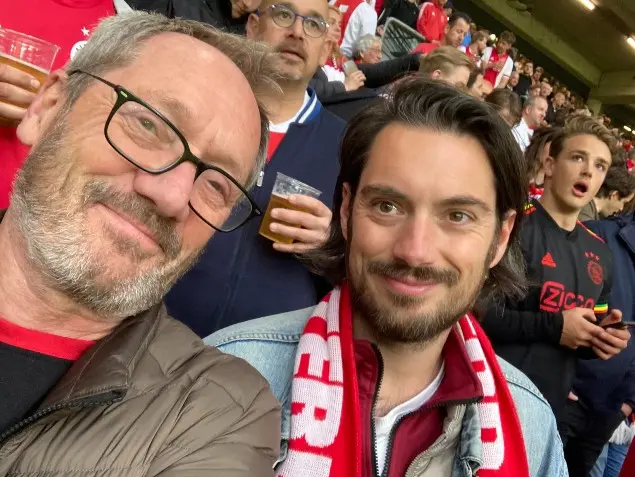 <b><i>Scholten van Aschat met zijn zoon Jeroen in de Johan Cruijff ArenA. 'Mijn oudste zoon en ik zijn echte Ajacieden.'</i></b>