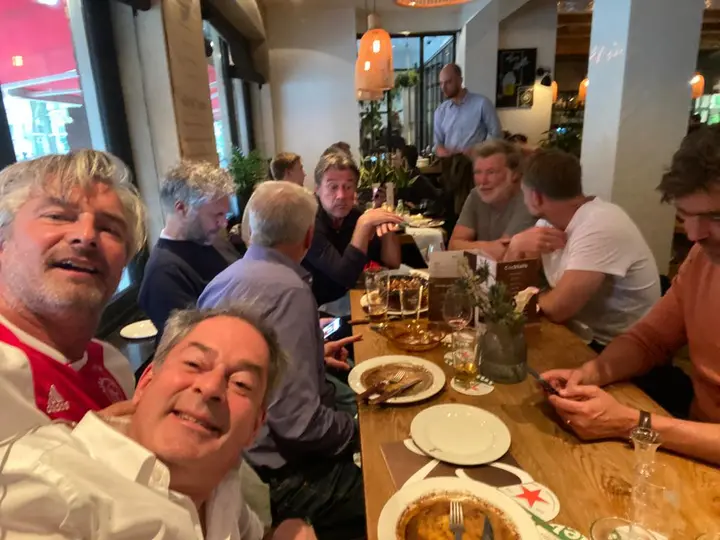 <b><i>Een mooi ritueel voorafgaand aan een wedstrijd van Ajax: een biefstukje eten bij Loetje!</i></b>
