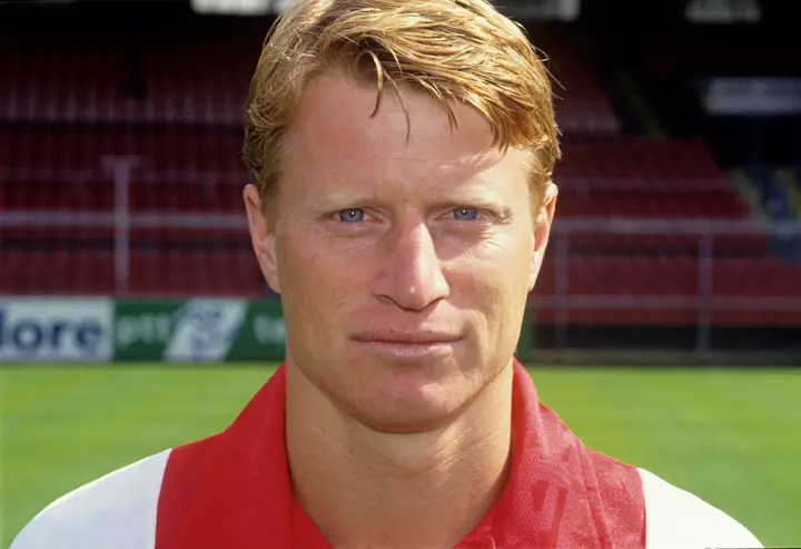 Ajax en Stefan Pettersson horen voor altijd bij elkaar. De Zweed&nbsp;wordt nog regelmatig aangesproken door de supporters.&nbsp;‘Als ik rond de ArenA ben, dan ben je ook bij voetballiefhebbers en zij hebben wel een beetje kijk op het verleden. Of in ieder geval hun vaders, haha.’