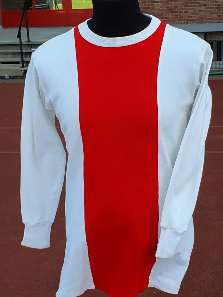 Ondanks het feit dat Ajax sinds 1960 al tien kampioenschappen had, heeft het nooit gespeeld met één ster op het shirt.