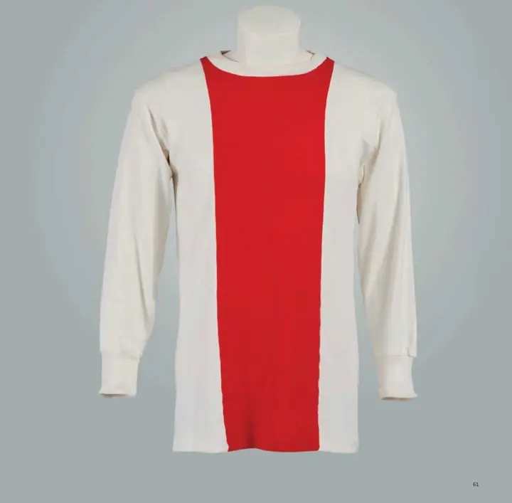 Het Ajax-shirt van 1970/71 werd door France Football verkozen tot mooiste voetbalshirt ooit.