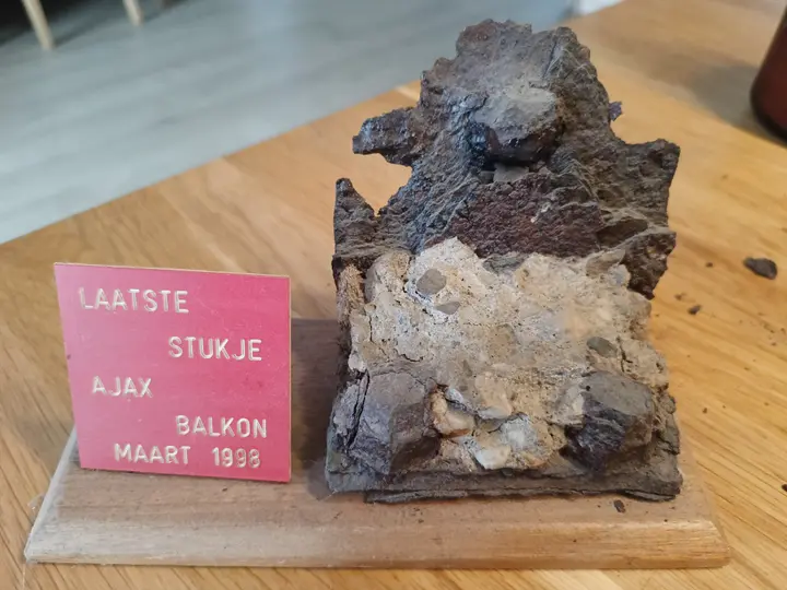 Het laatste stukje van het balkon van de stadsschouwburg.
