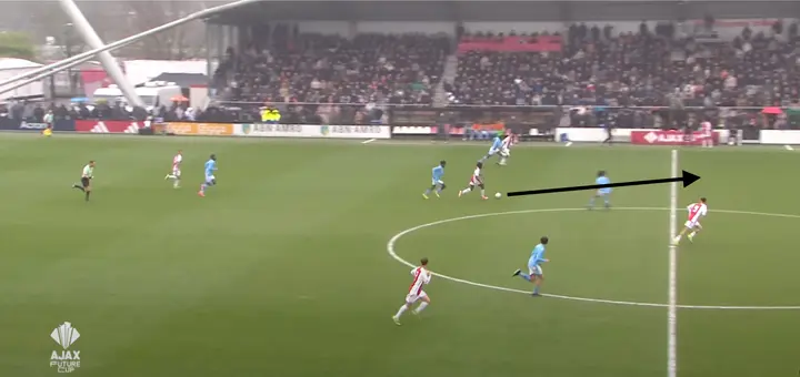 De loopactie waarmee Acheampong zich vrijspeelt en vervolgens de bal aangespeeld krijgt van Sean Steur. Hierna levert hij de voorassist op de 2-1.&nbsp;