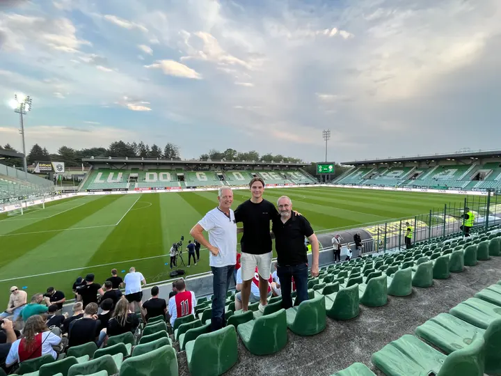Jos (op deze foto rechts) bij de uitwedstrijd tegen Ludogorets in 2023.&nbsp;