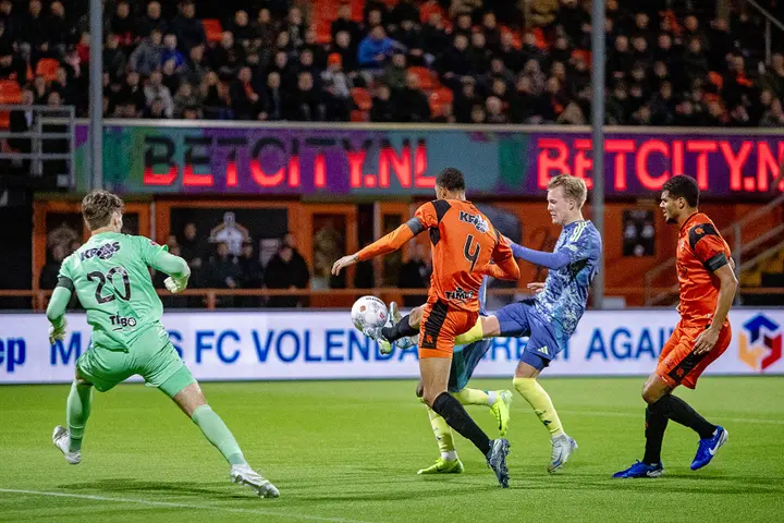 Rijkhoff beleefde, net als de rest van Jong Ajax, een moeizame avond in Volendam.