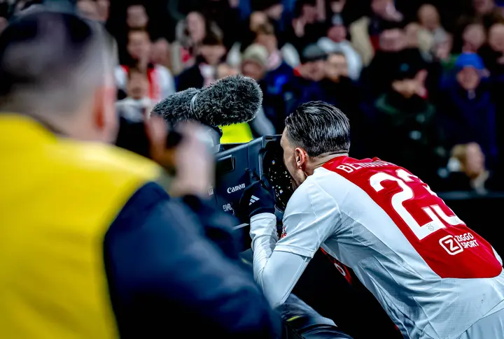 steven berghuis ajax training 24 25