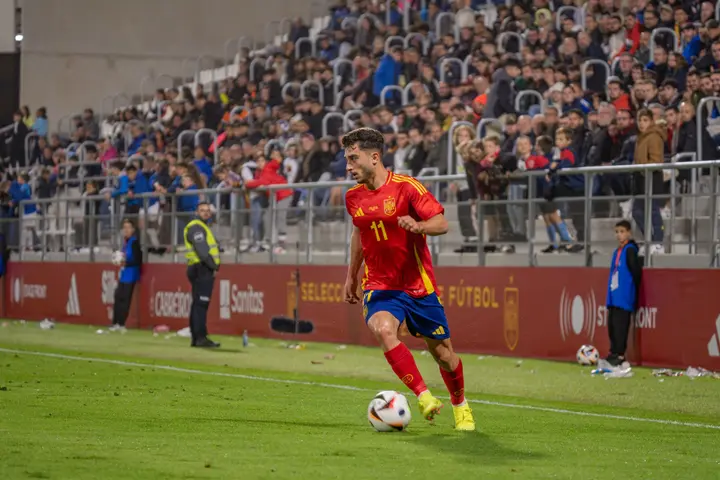 Raúl Moro in actie namens Jong Spanje.