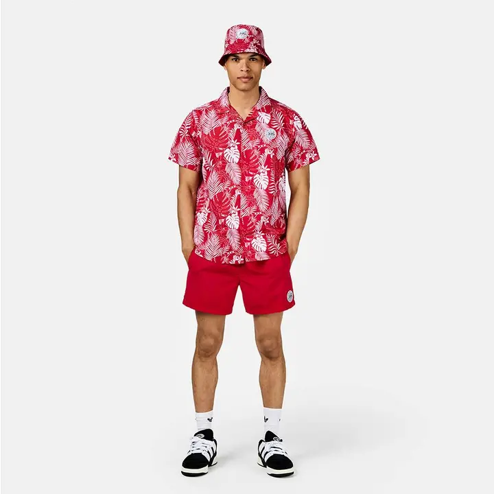 Het Ajax-shirt Hawaii is vanaf nu te koop in de Ajaxshop, ook kun je een nieuw zwemshort kopen.