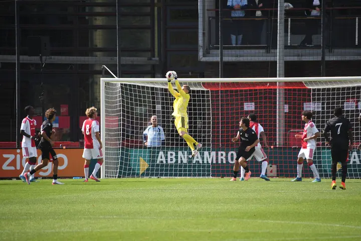 Mark Engel Ajax O19
