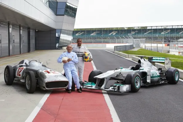 <i>Figuur 1. Stirling Moss stond erom bekend dat hij ideaal gebruik kon maken van de achterblijvers.</i>