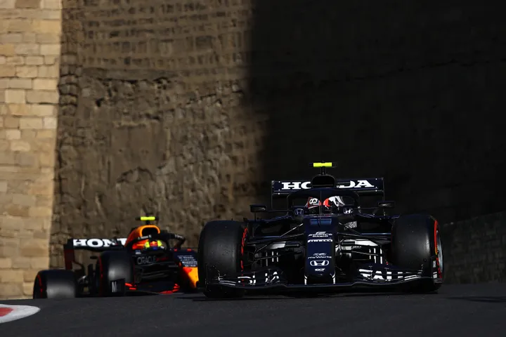 <i>Figuur 1. De hoogteverschillen zorgen voor mooie beelden, maar ook voor een extra uitdaging (Bron:&nbsp;Red Bull Content Pool / Getty Images)</i>