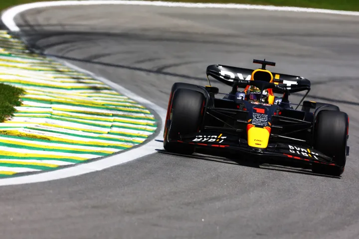 <i>Verstappen maakte zichzelf niet populair in Mexico door Pérez niet langs te laten in Brazilië.</i>