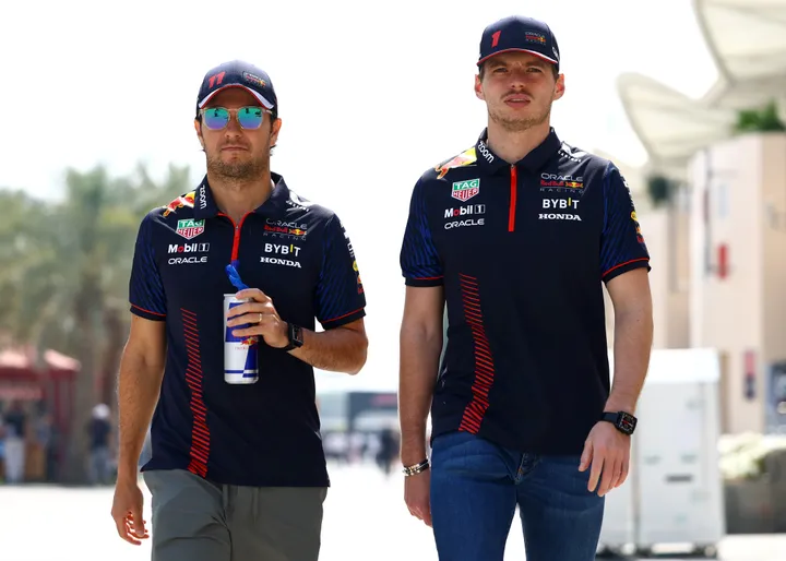 <i>Pérez en Verstappen tijdens het Grand Prix-weekend in Bahrein.</i>