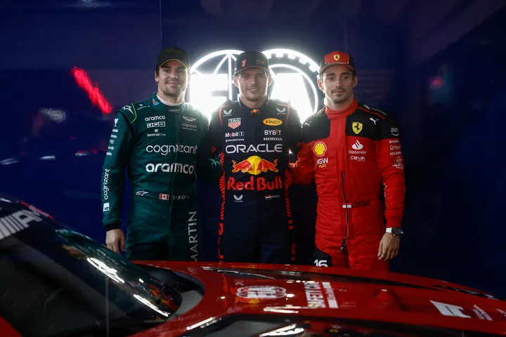 P3 (lance Stroll), P1 (Max Verstappen) en P2 (Charles Leclerc) na de kwalificatie voor de GP van São Paulo, Autódromo José Carlos Pace, Brazilië.