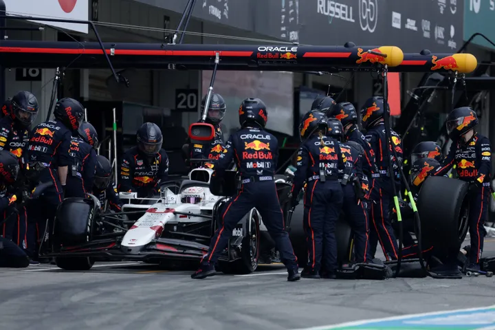 pitstop red bull racing japan 2025 livery max verstappen 1