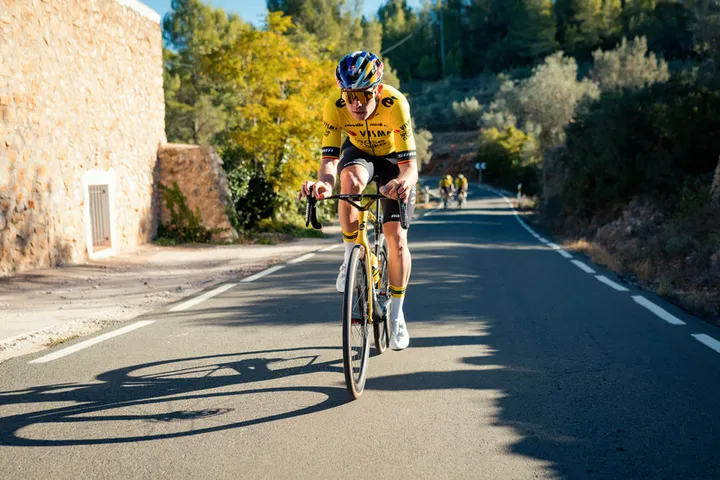 Wout van Aert in the new Visma | Lease a Bike jersey