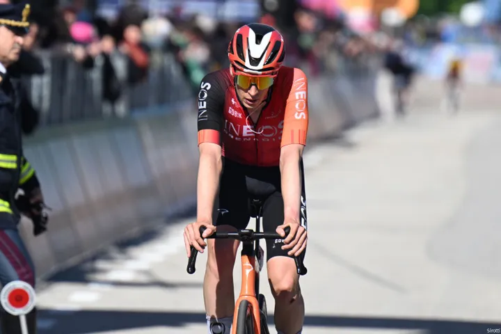 Arensman is now fifteenth in the GC, 8 minutes and 13 seconds behind pink jersey wearer Del Toro