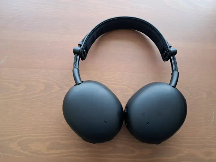 Inzone H9 II buitenkant