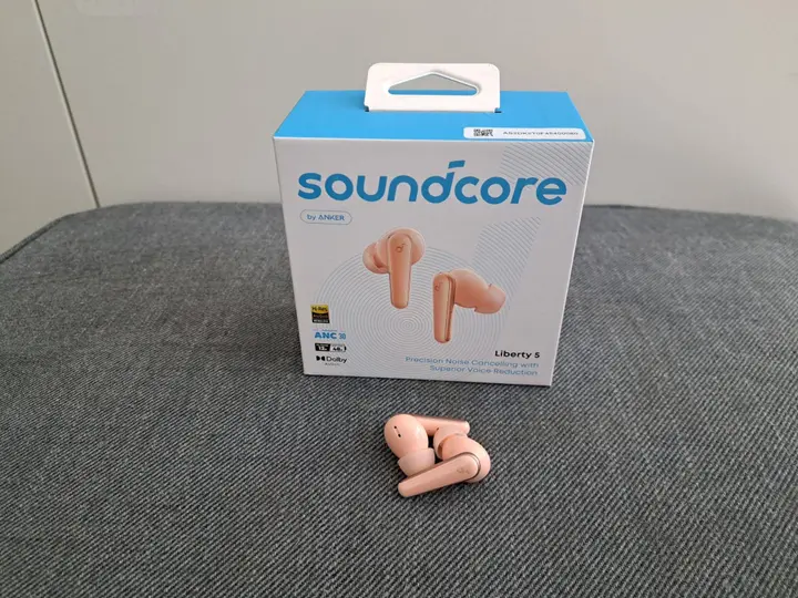 Soundcore Liberty 5 met doos