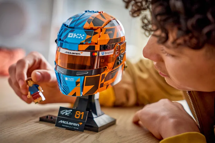 43017_Lego  F1 helmet Piastri